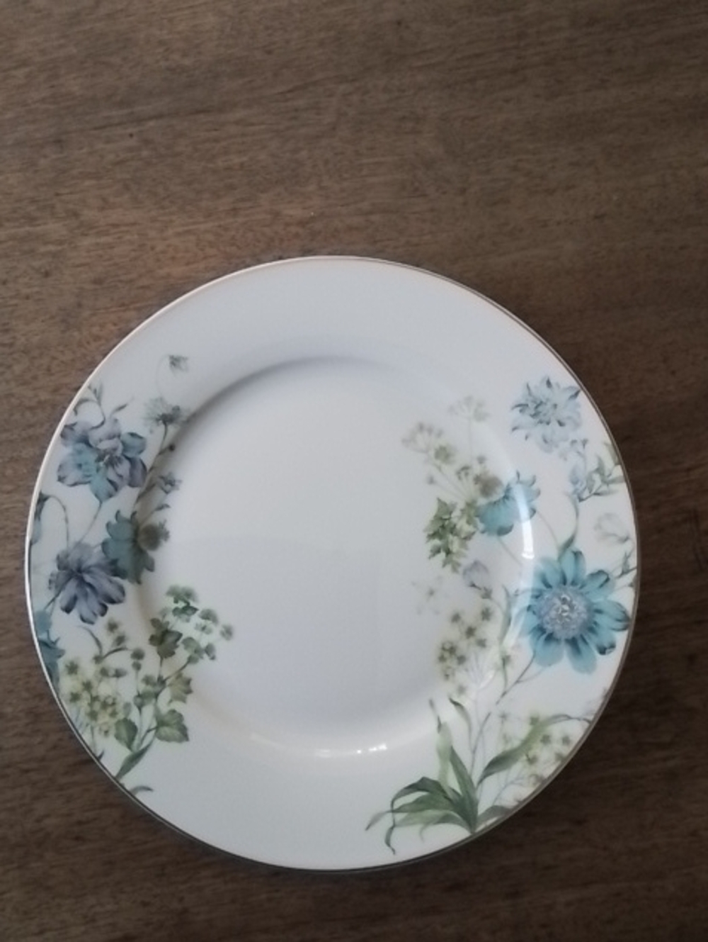 White Porcelain Dinner Plate with Blue Floral Motif, Gold Rim